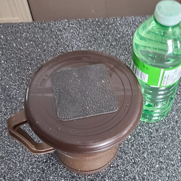 Tim Hortons 20 oz Non-Slip Aladdin Plastic Travel Mug - Picture 2 of 3